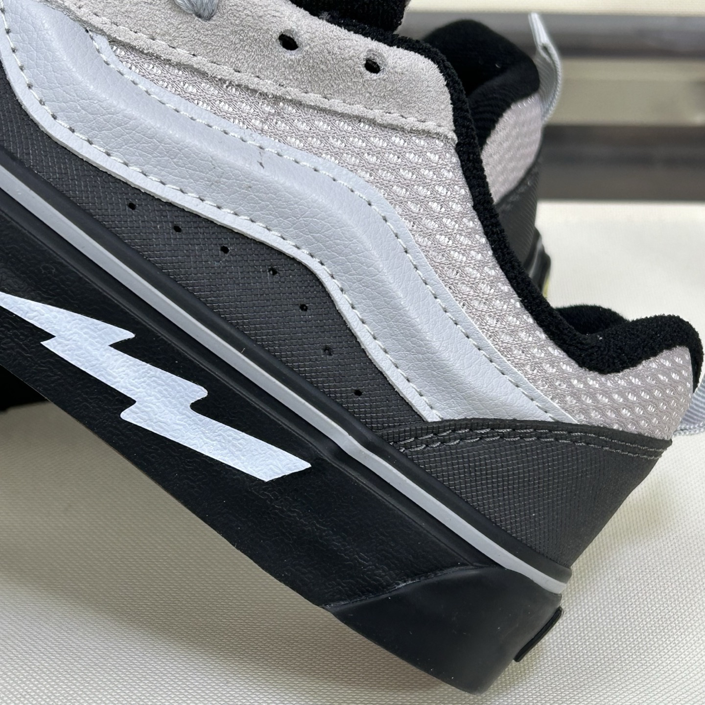 Vans Knu Skool Low-Top Skate Shoes Black/Grey