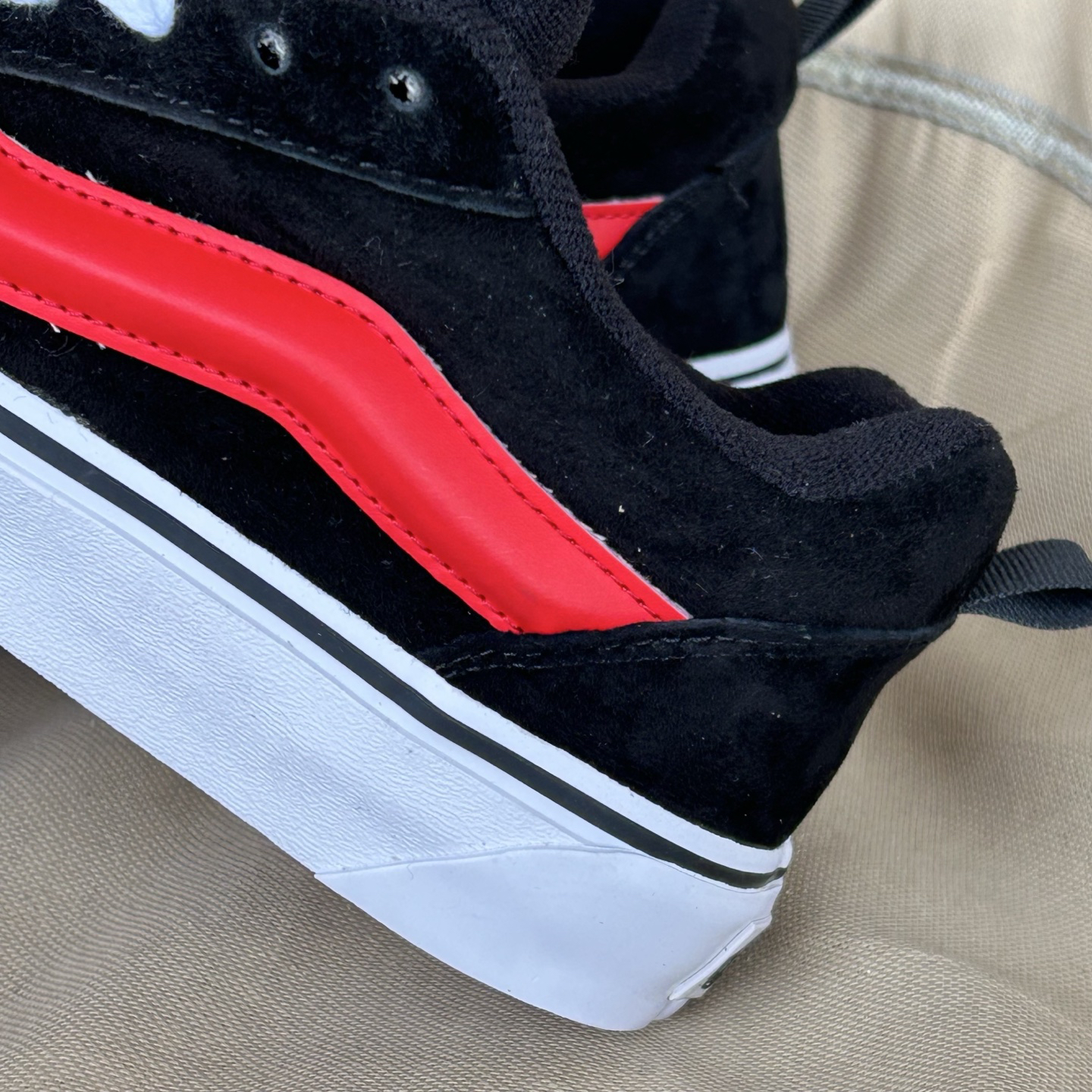 Vans Knu Skool Low Skate Shoes Black/Red