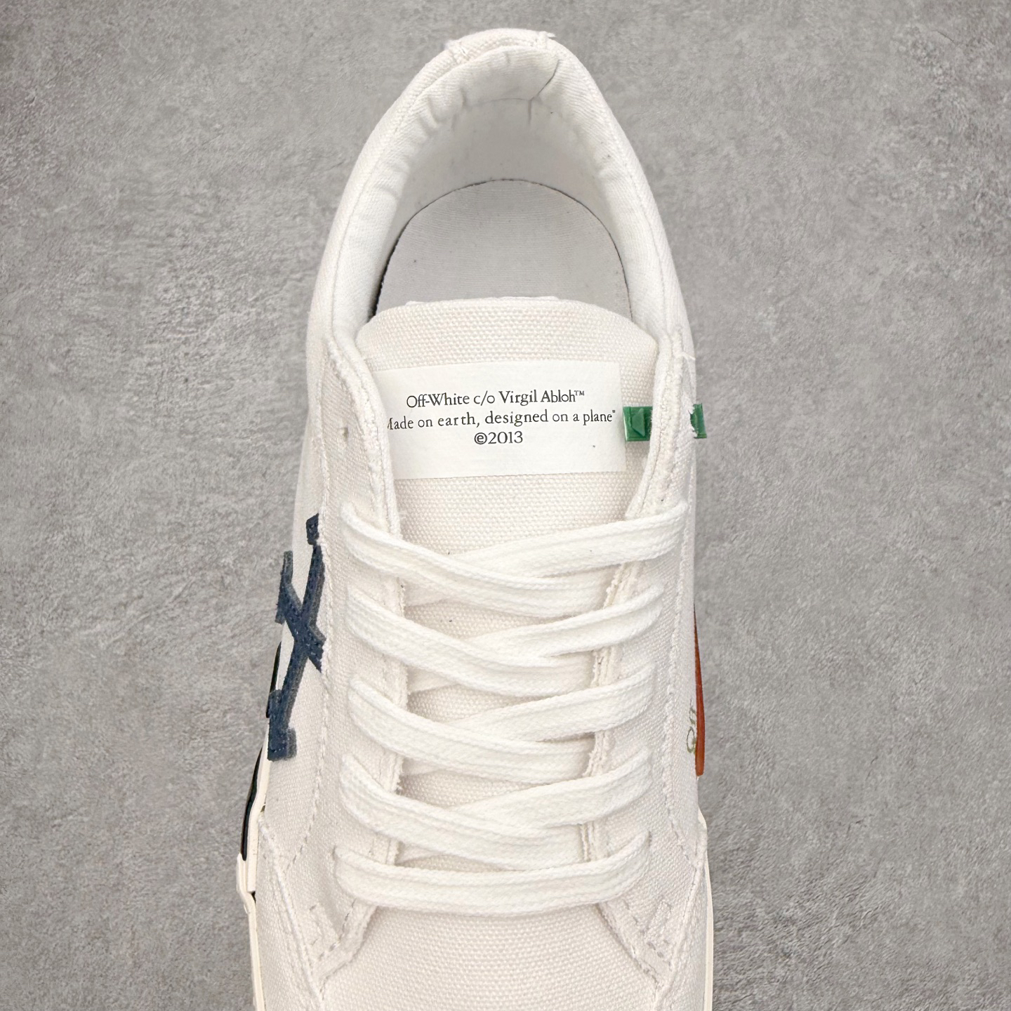 Off-White Low-Top Sneakers White