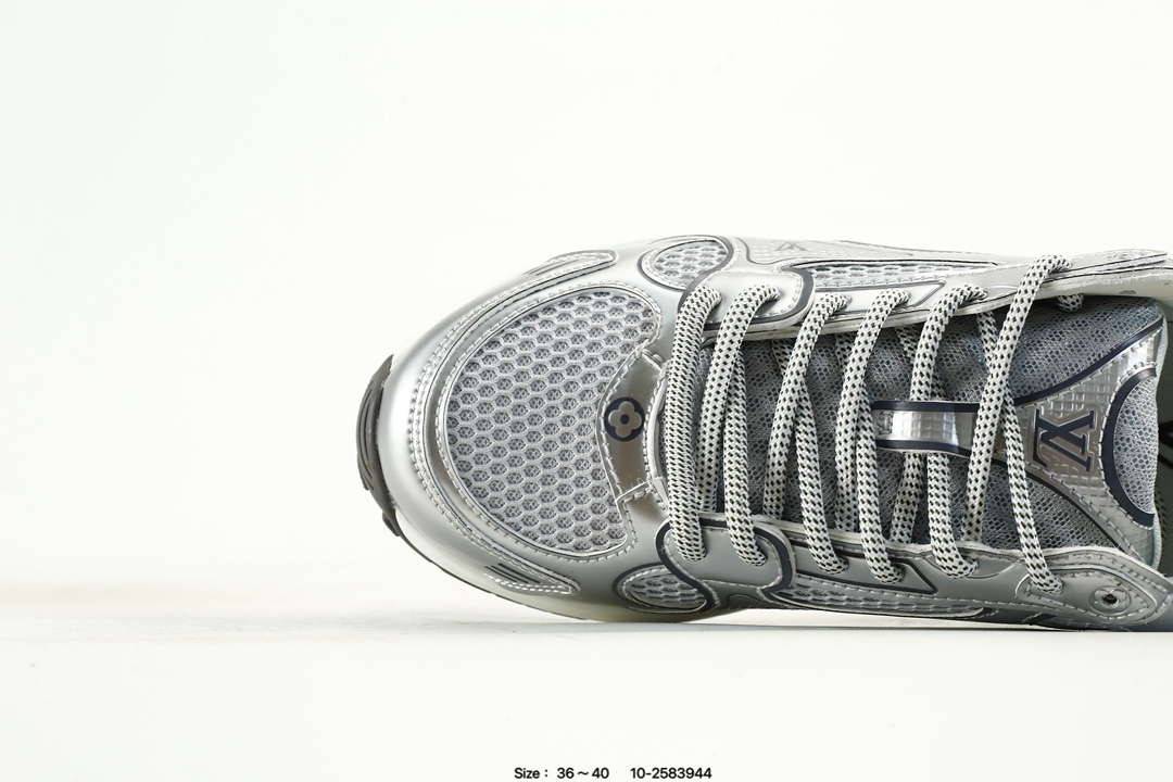 Louis Vuitton Trainer Low Sneaker Silver