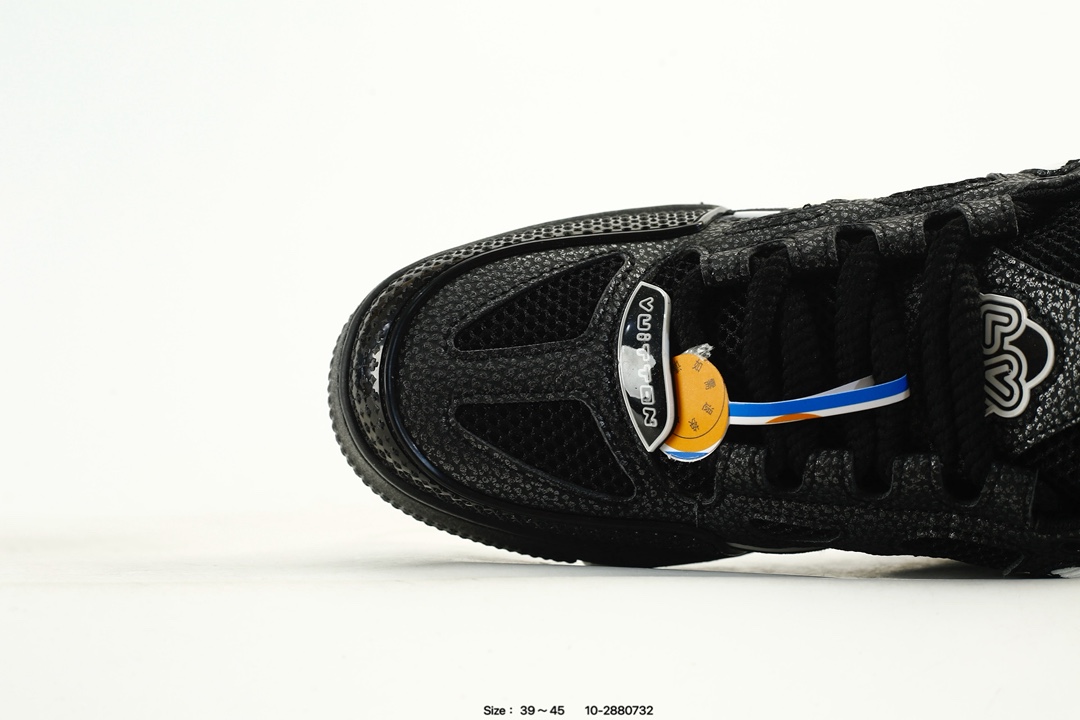 Louis Vuitton Trainer Low Sneakers Black