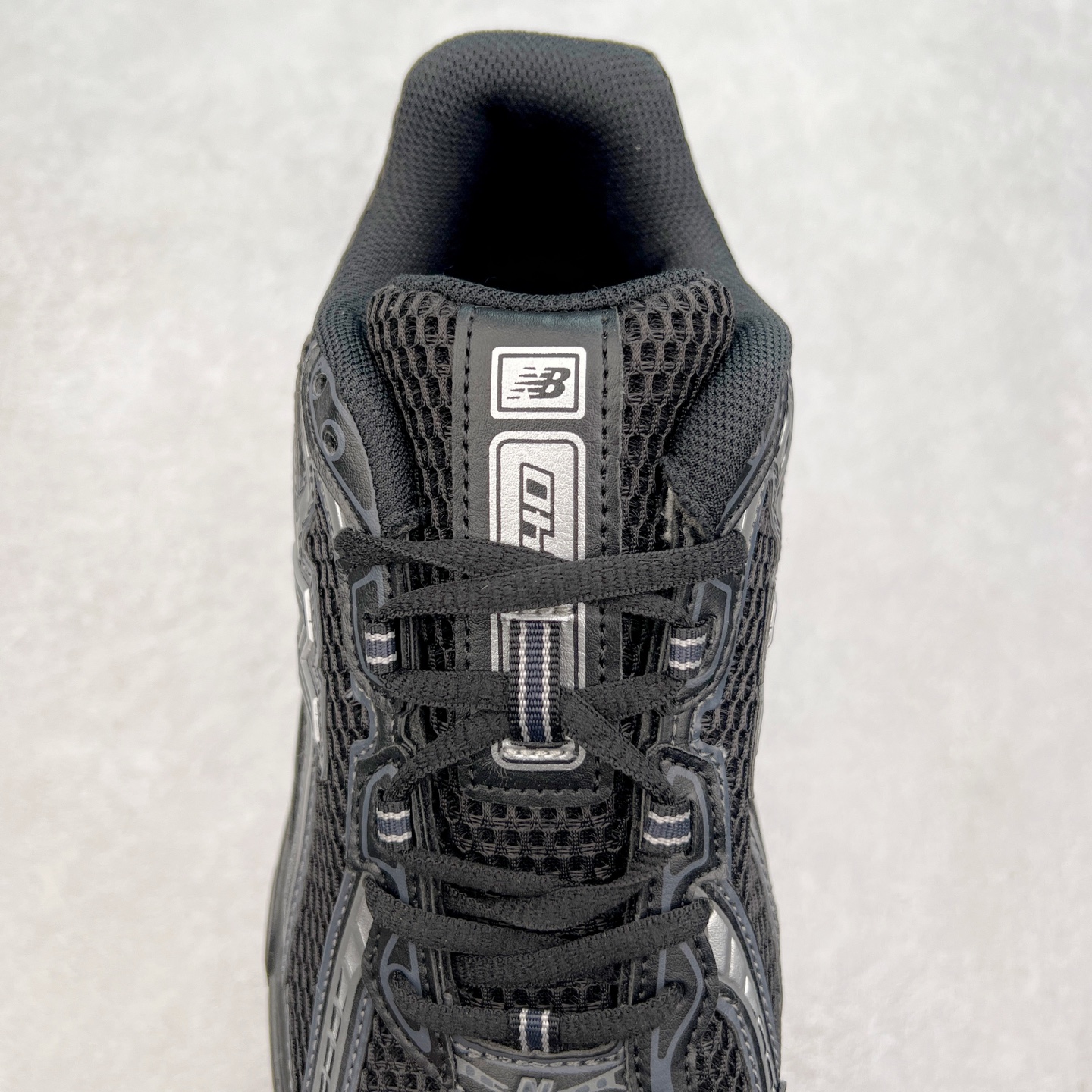 New Balance MR740 Retro Runners Black