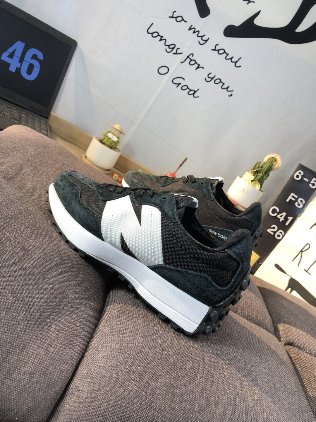 New Balance 327 Retro Runner Black