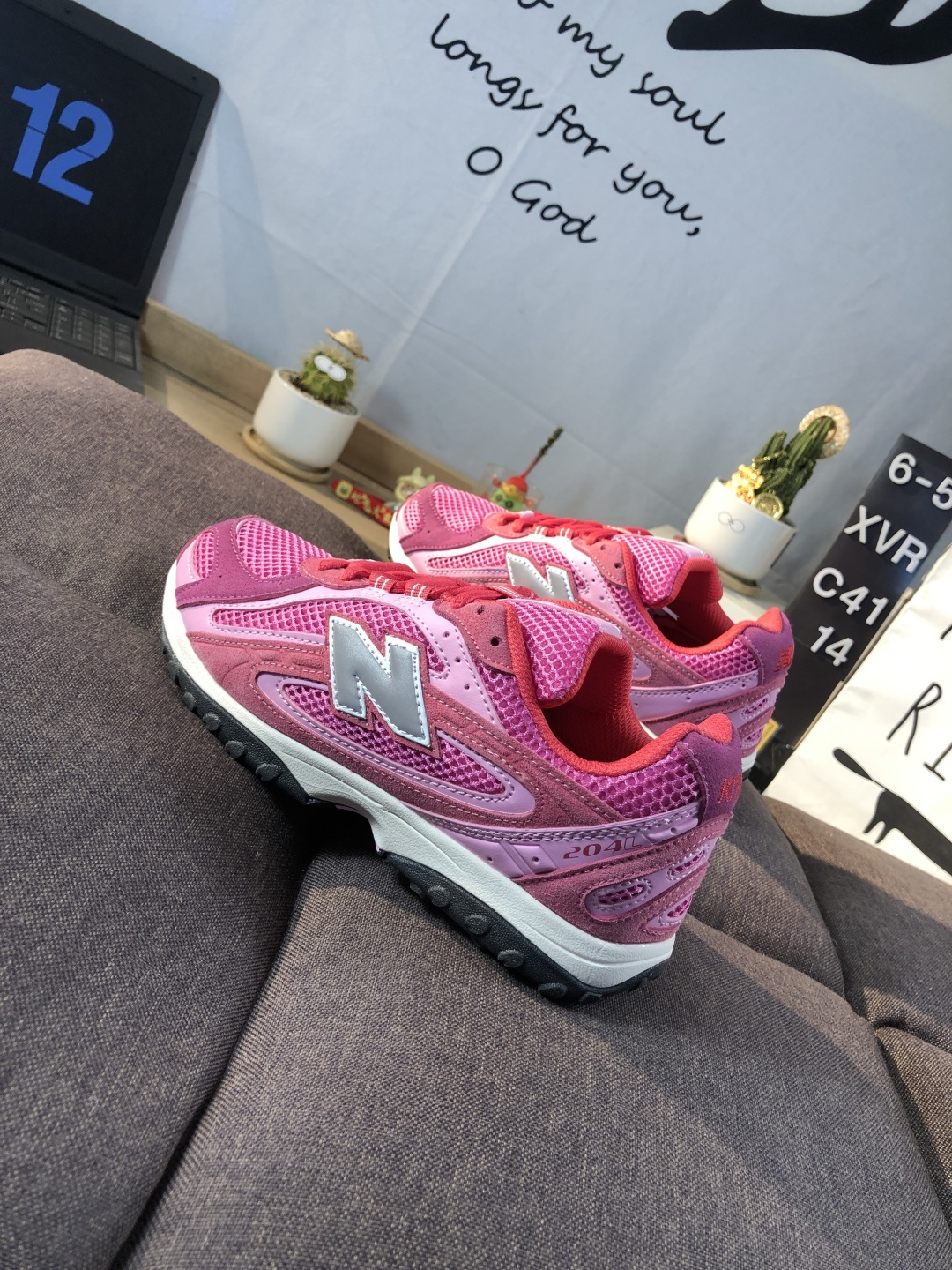 New Balance 204 Retro Runner Pink