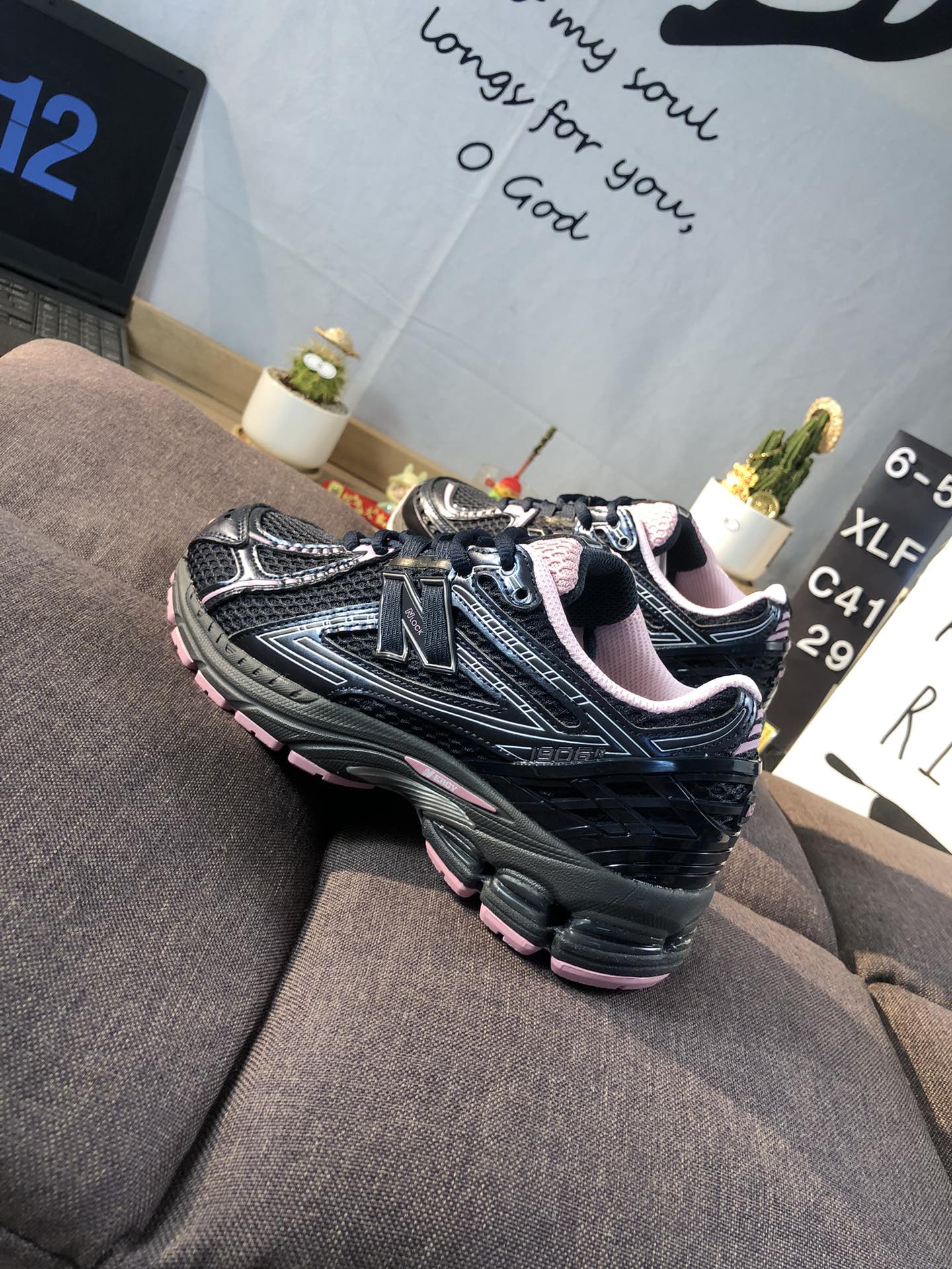 New Balance 1906R Retro Runner Black/Pink