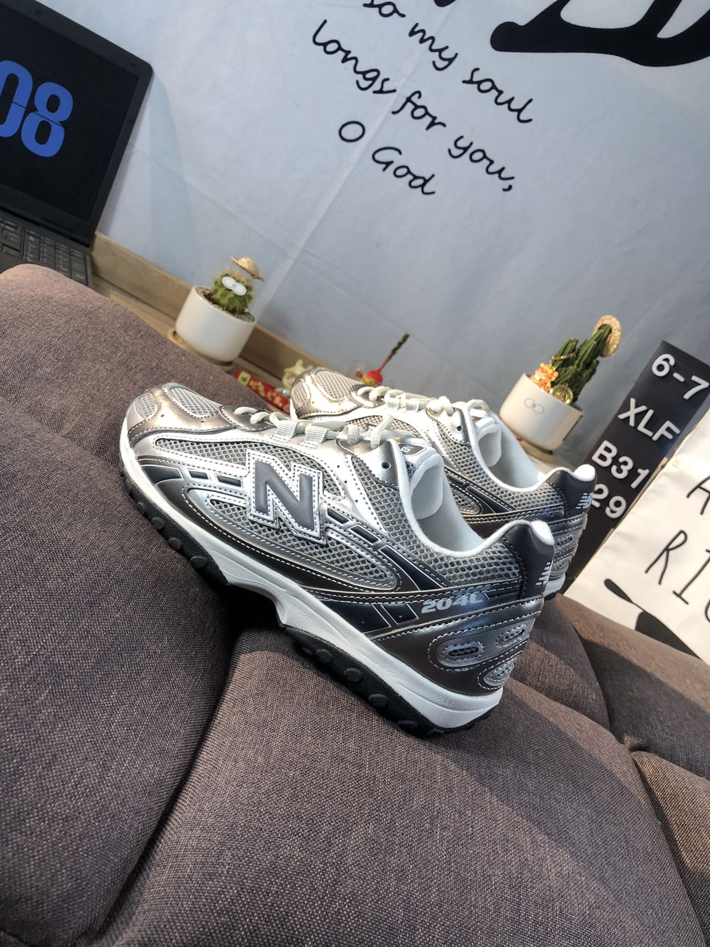 New Balance 204L Low-Top Sneakers Silver
