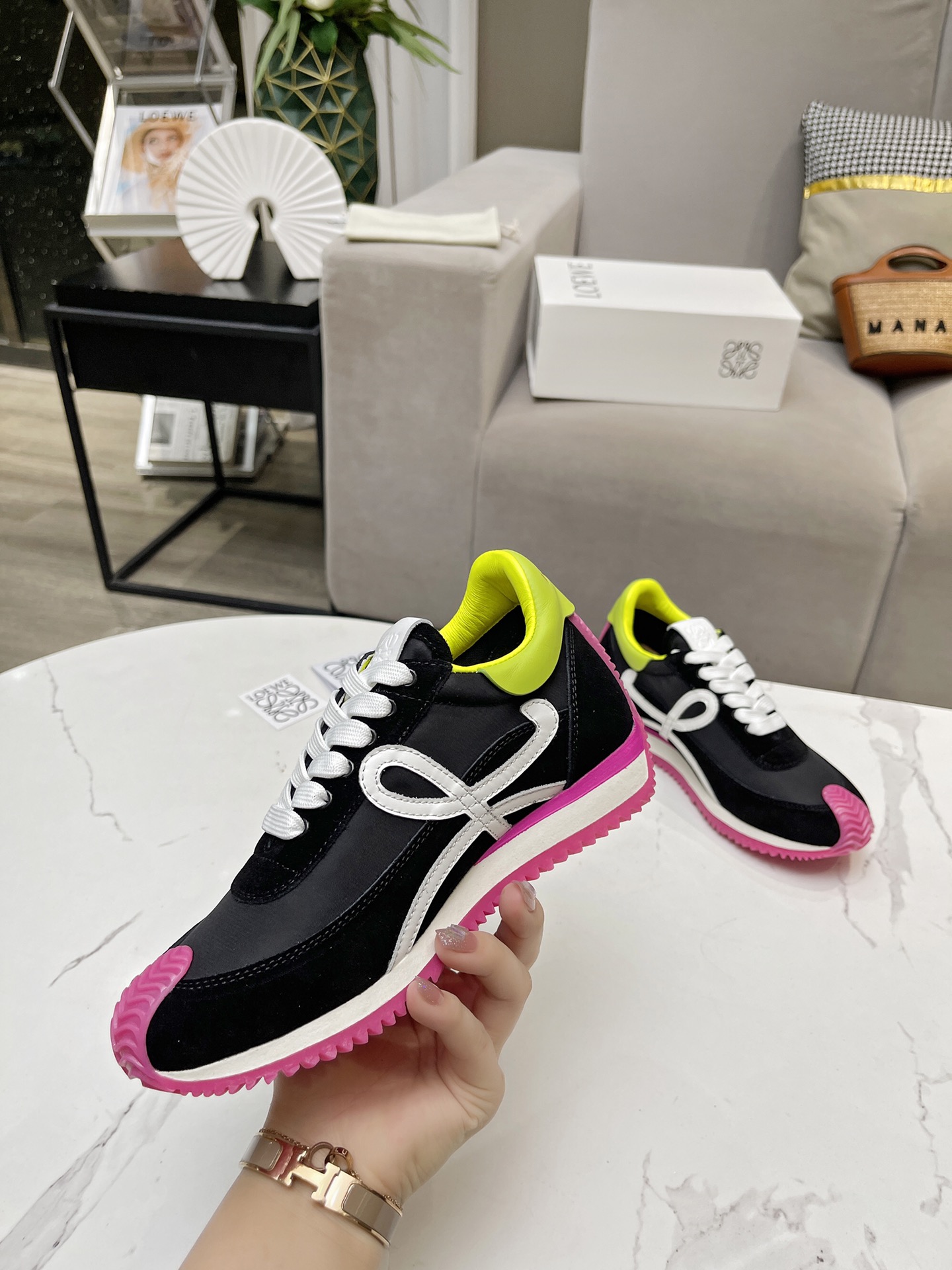Loewe Hidden Lift Trainer Multi
