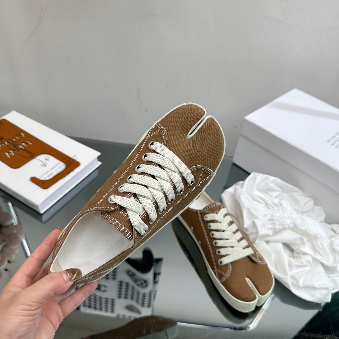 MM6 Tabi Canvas Sneakers Brown