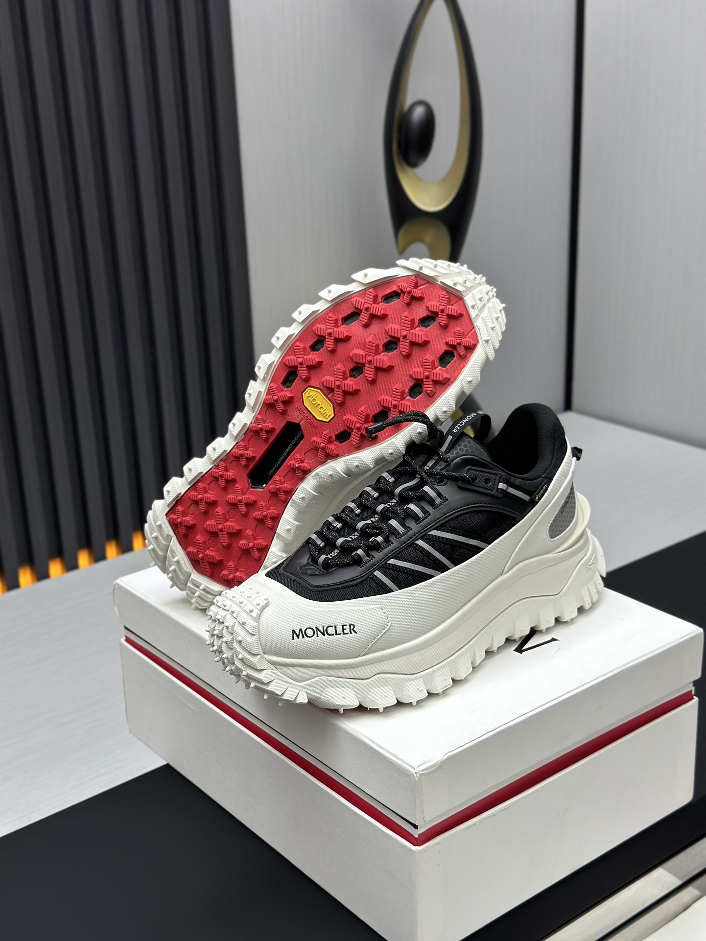 Moncler Trailgrip GTX Sneakers Black/White