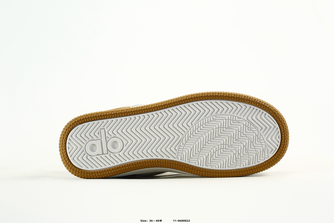 Alo Yoga Alo Runner Low-Top Sneakers Brown/White