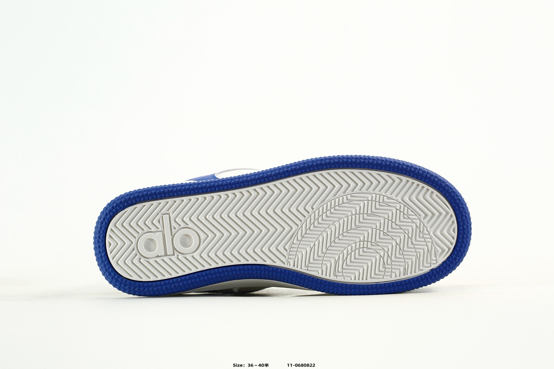 Alo Yoga Alo Runner Low-Top Sneakers Blue/White