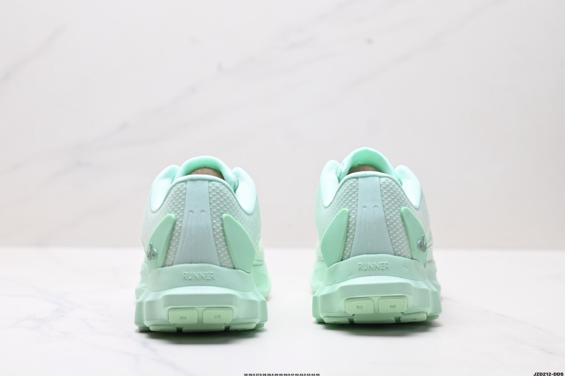 Alo Yoga Alo Runner Sneakers Mint Green