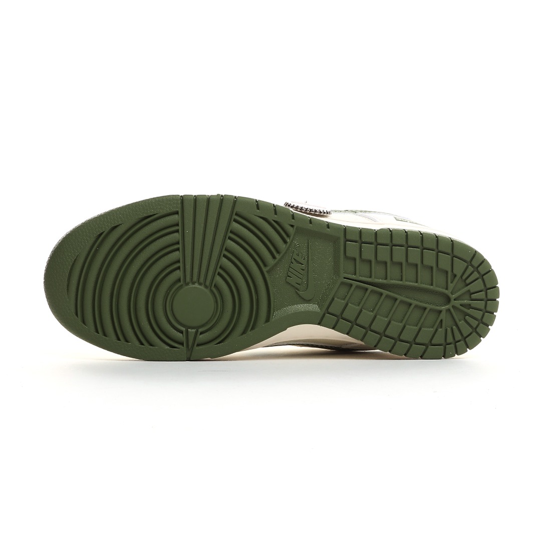 Nike SB Dunk Low Supreme Olive