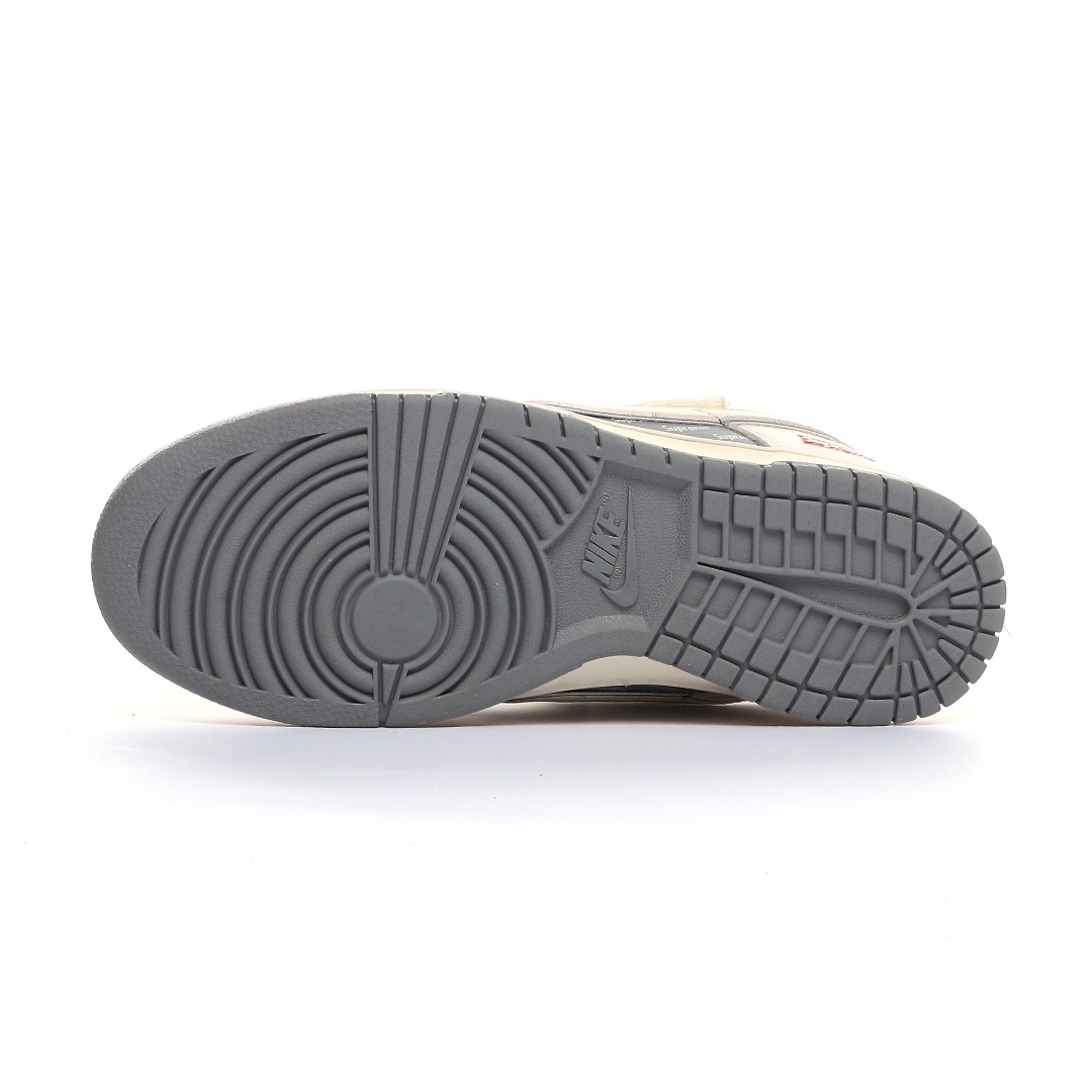 Nike SB Dunk Low Supreme Collab Sneakers Grey