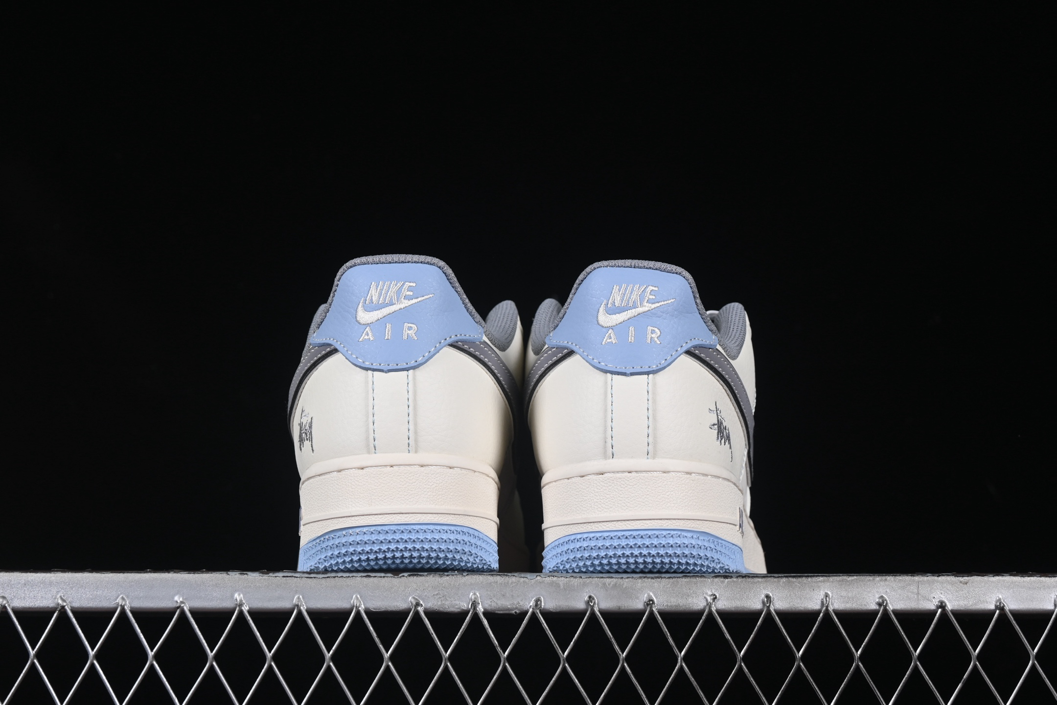 Nike Air Force 1 '07 LV8 Low x Stussy Sneakers Grey Blue