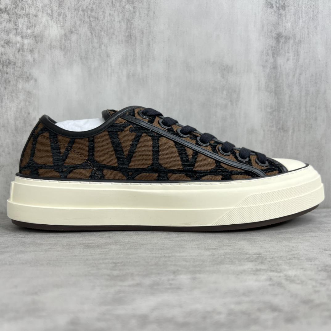 Valentino Garavani V Logo Low-Top Sneakers Brown