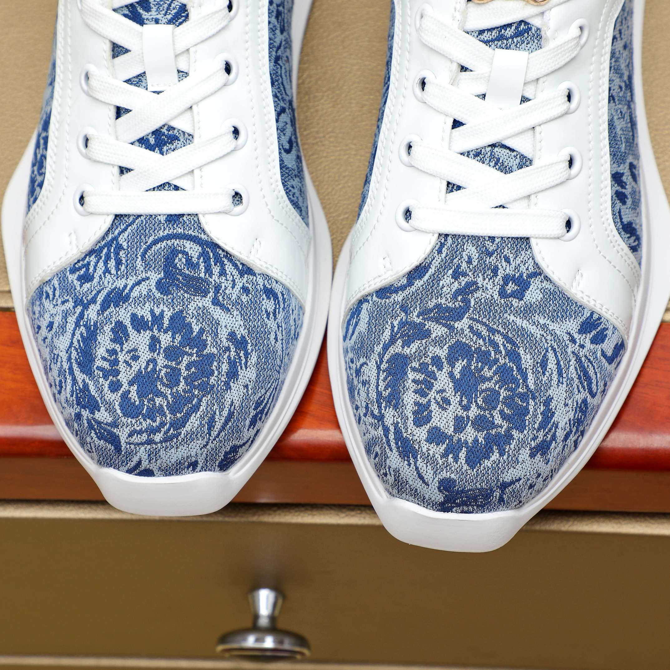 Versace Medusa Low-Top Sneakers Blue/White