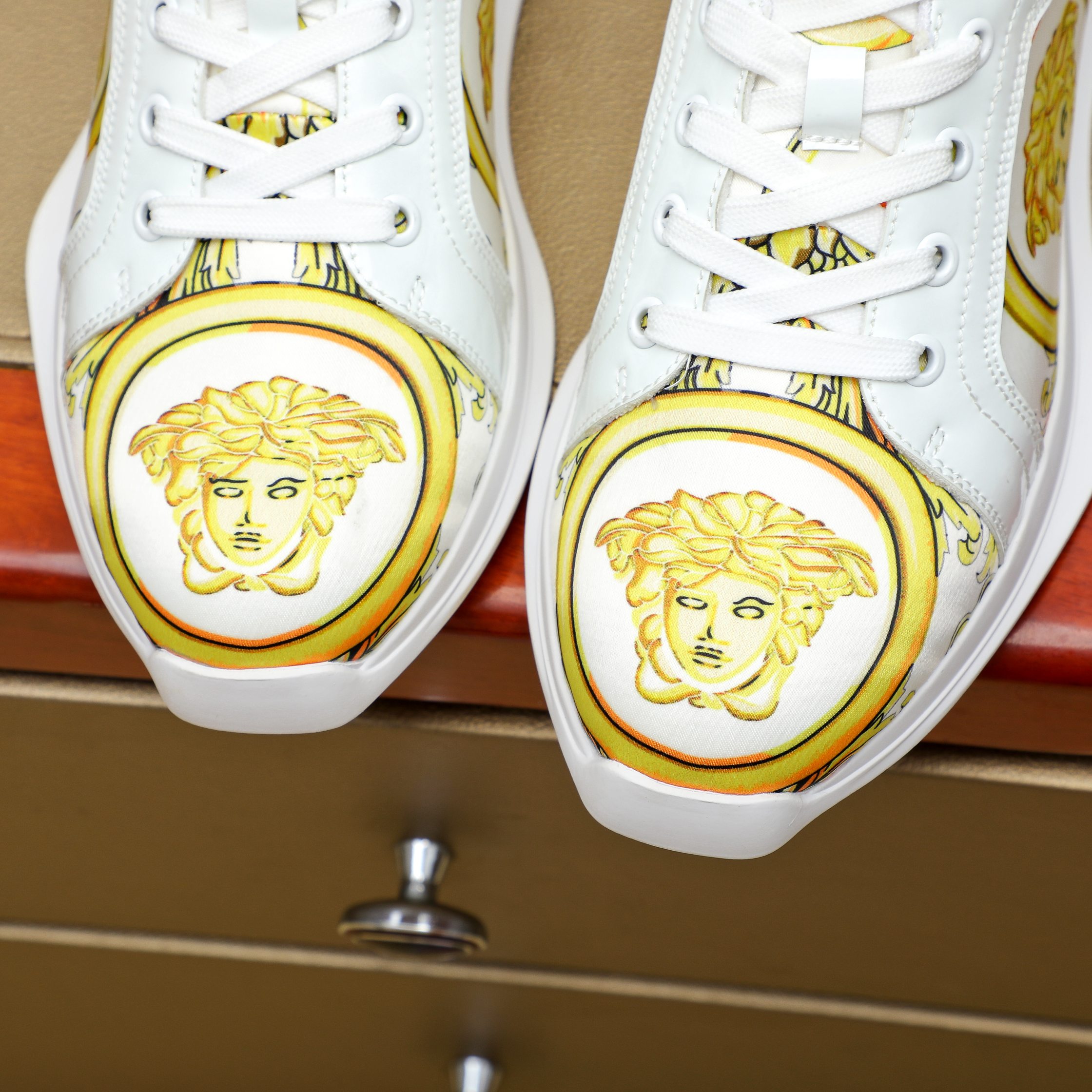Versace Medusa Graphic Low-Top Sneakers White/Gold