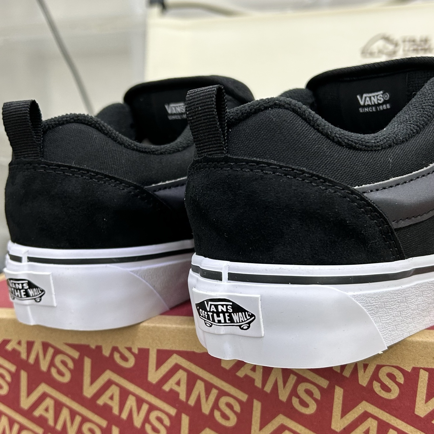 Vans Knu Skool Low-Top Skate Shoes Black/White