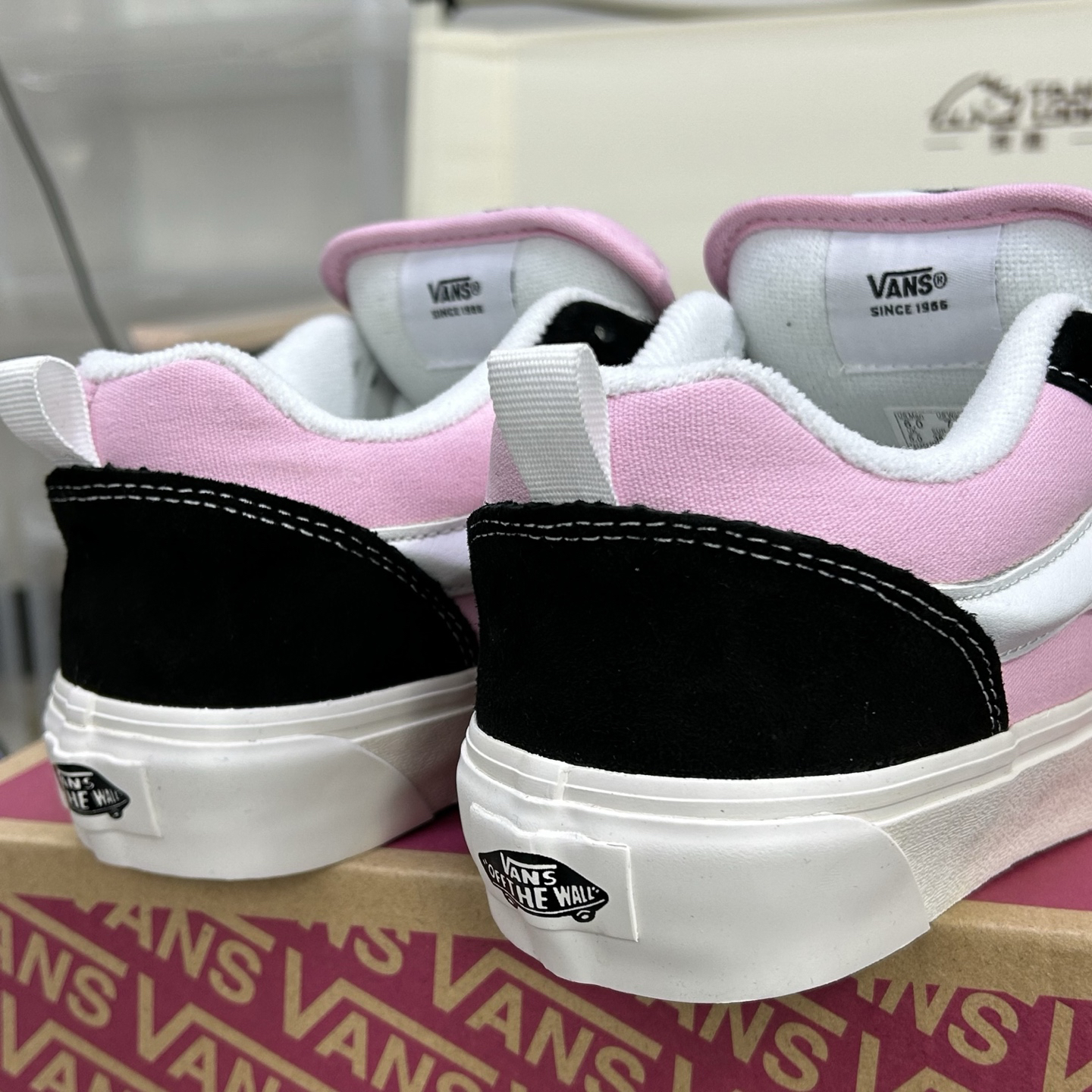 Vans Knu Skool Low-Top Skate Shoes Pink/Black/White