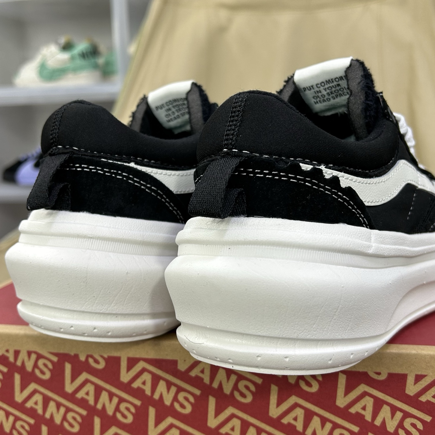Vans Old Skool Overt ComfyCush Sneakers Black/White