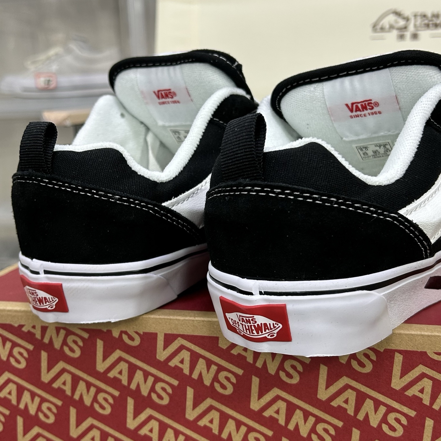 Vans Knu Skool Low Skate Sneakers Black/White
