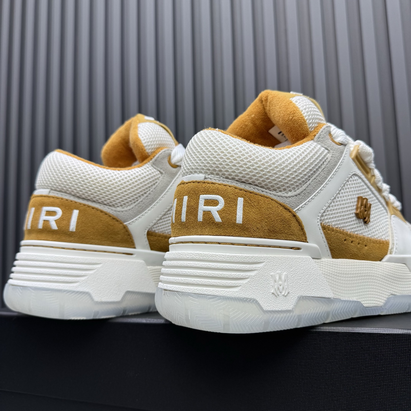 AMIRI Low-Top Sneakers White/Gold