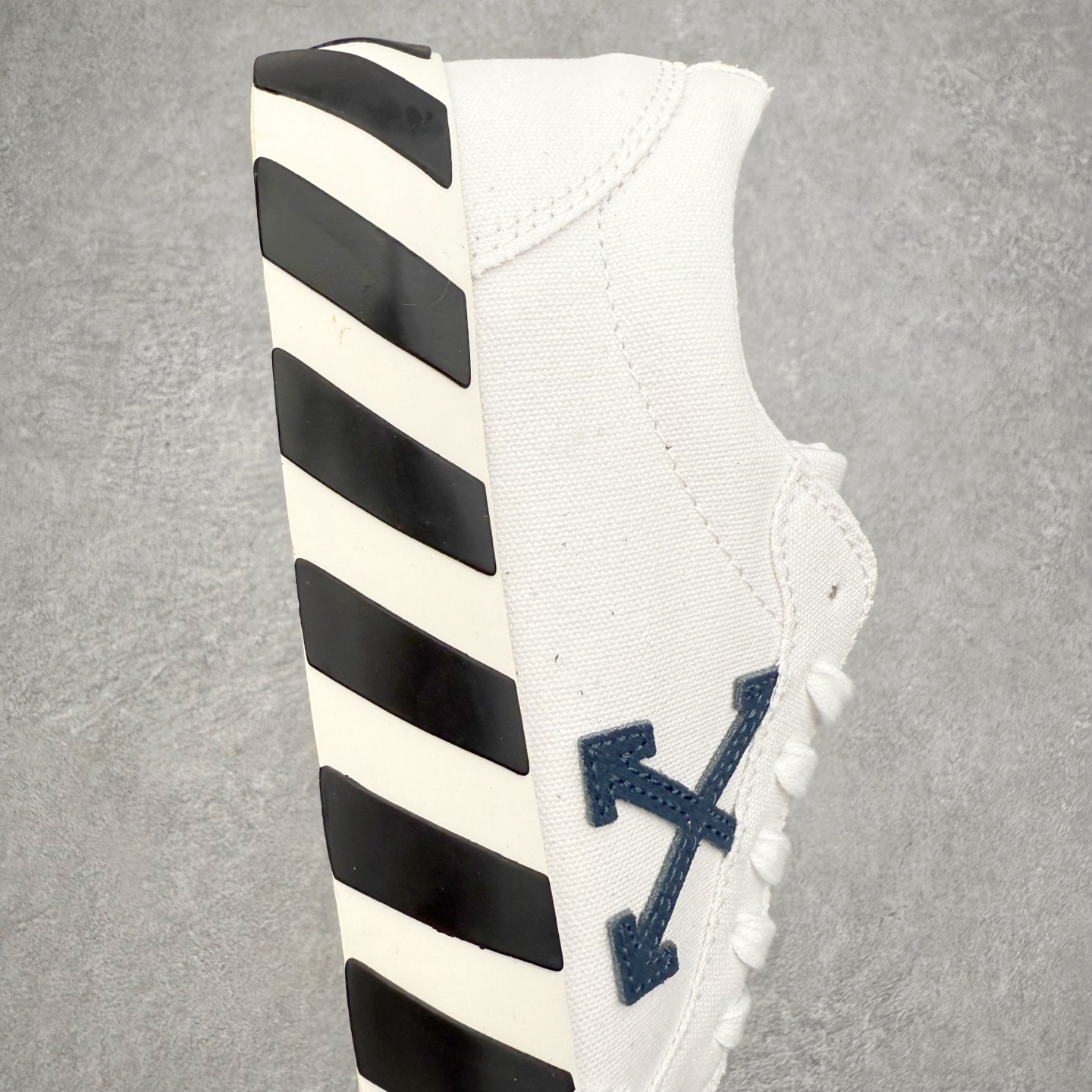 Off-White Low-Top Sneakers White