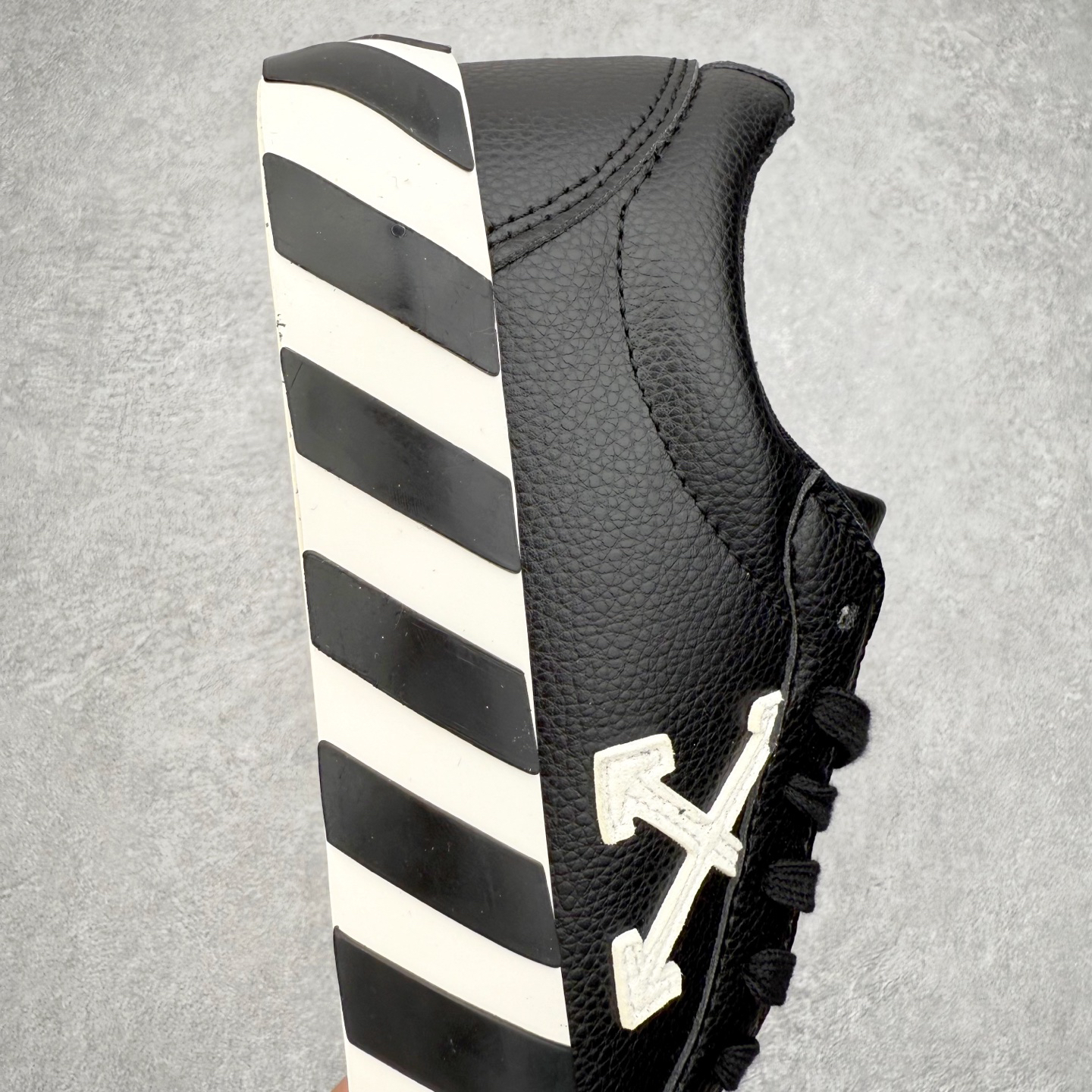 Off-White Low-Top Sneakers Black