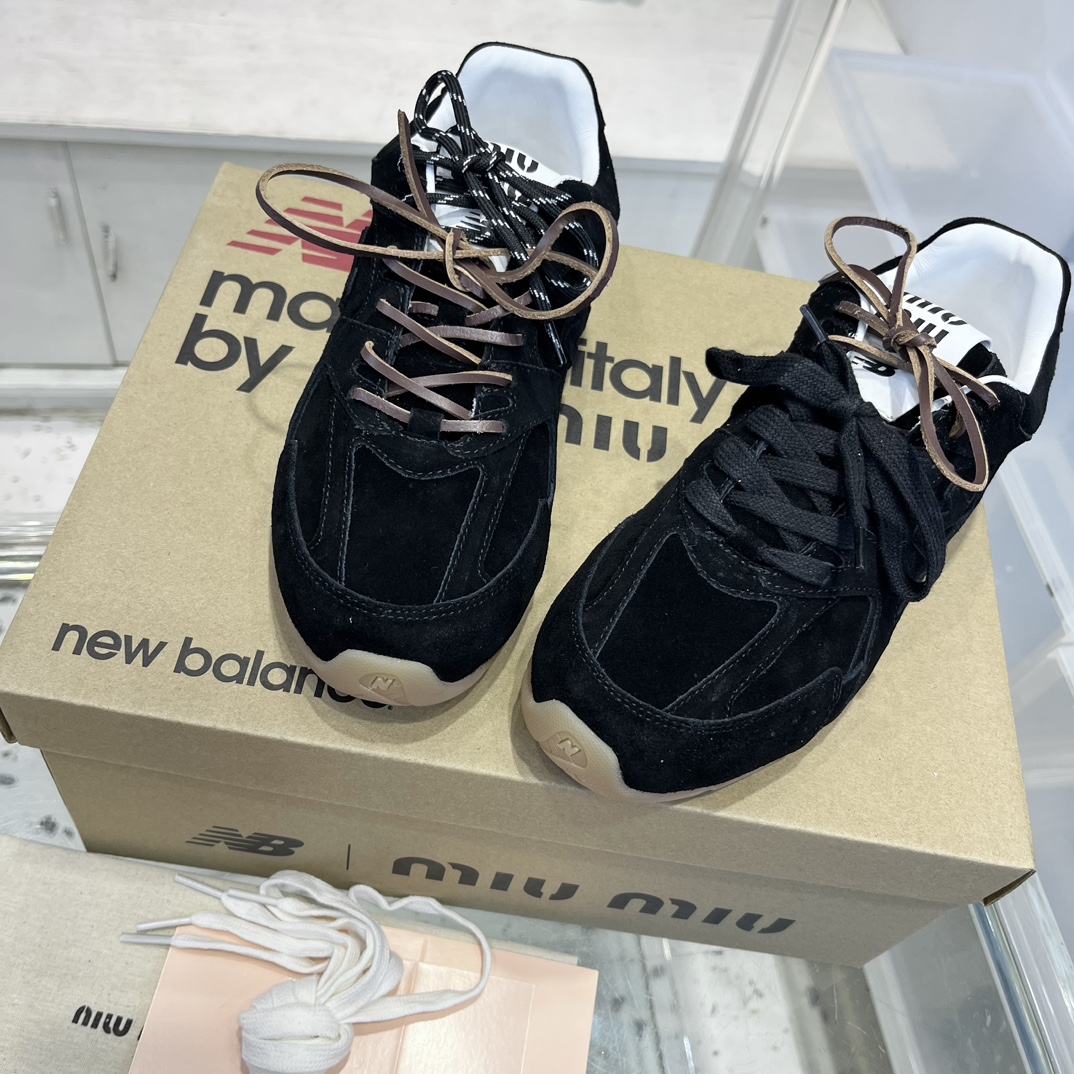 Miu Miu x New Balance 530 Sneakers Black