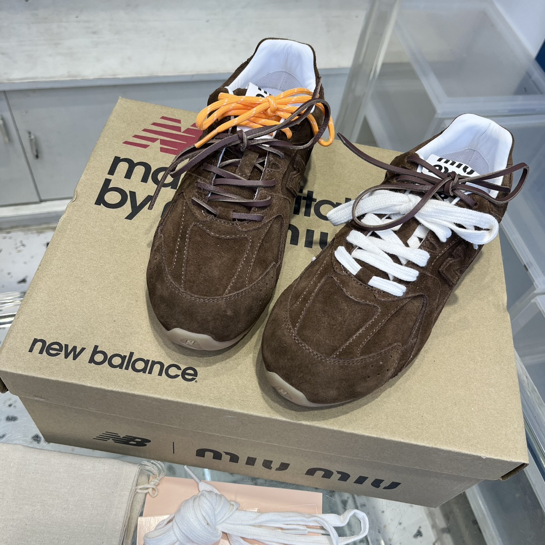 New Balance 530 Suede Sneaker Brown