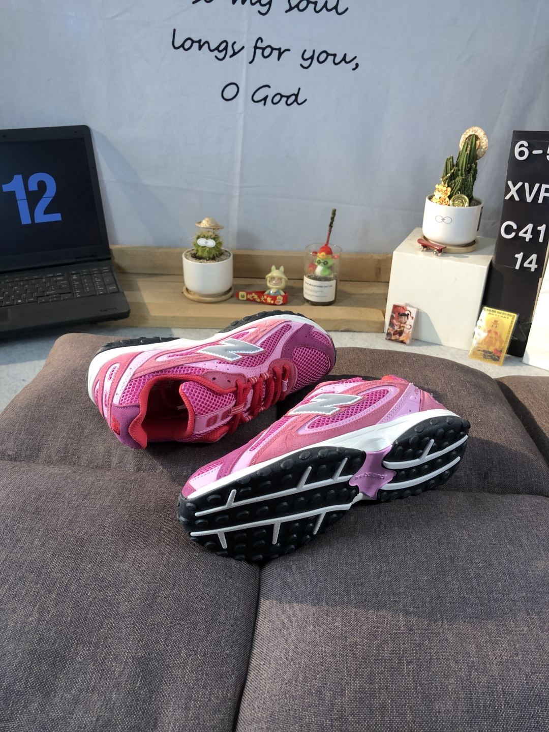 New Balance 204 Retro Runner Pink