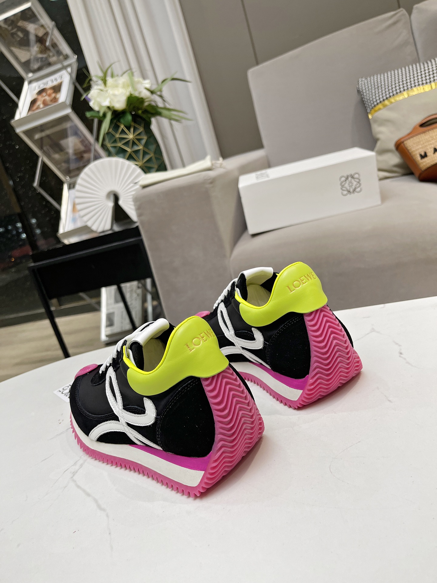 Loewe Hidden Lift Trainer Multi