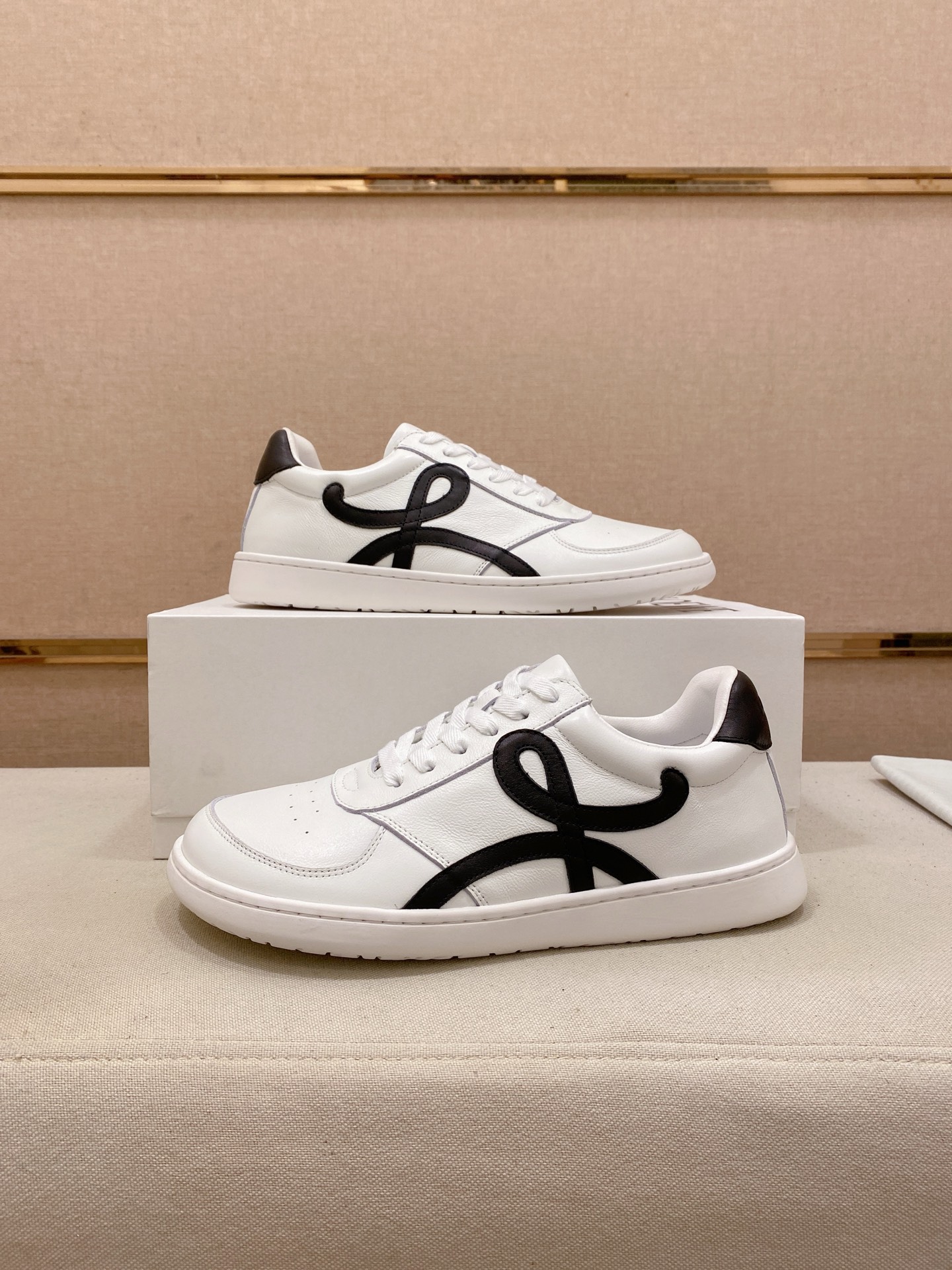 Loewe Leather Trainer Sneaker White/Black
