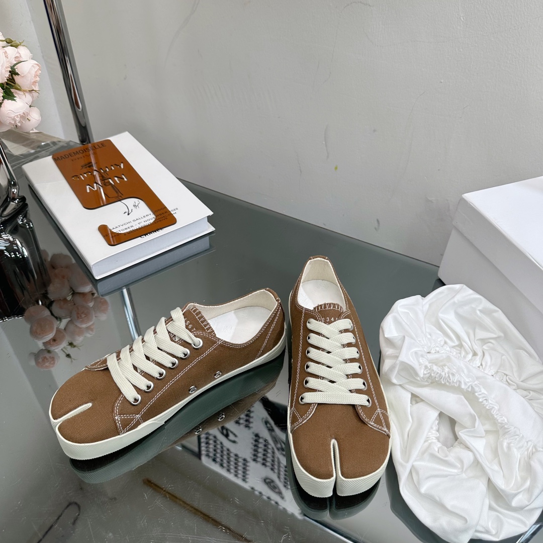 MM6 Tabi Canvas Sneakers Brown
