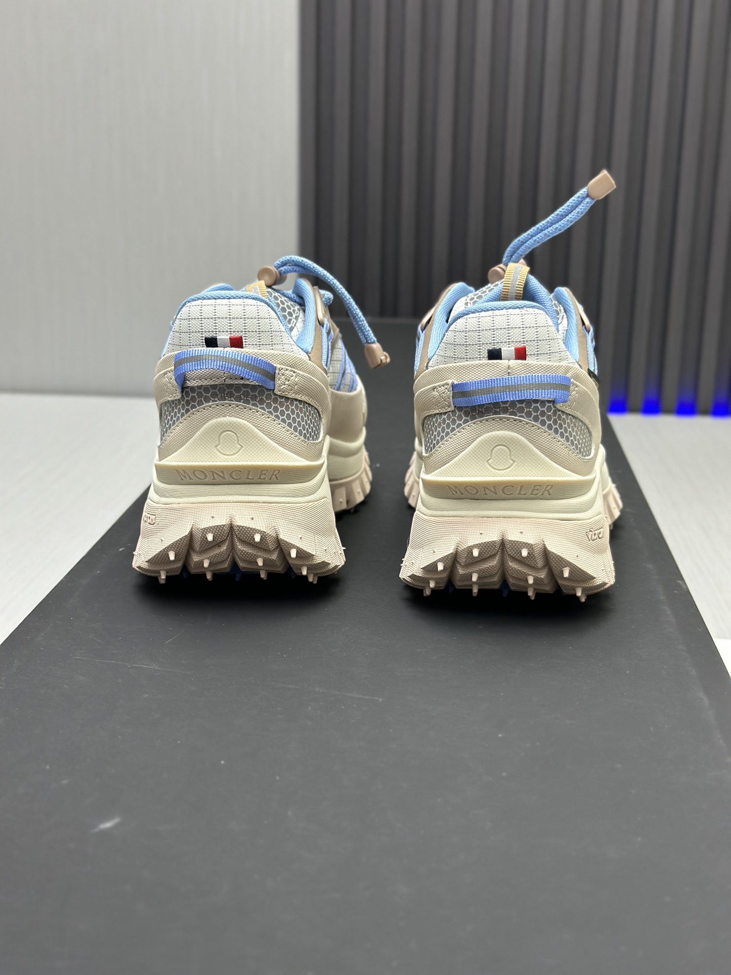 Moncler Trailgrip GTX Sneakers Beige/Blue