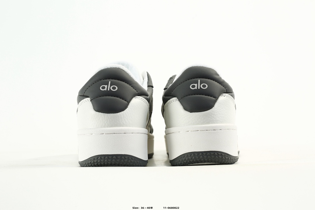 Alo Yoga Alo Runner Low-Top Sneakers Black/White