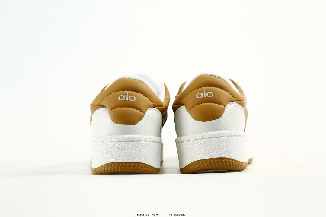 Alo Yoga Alo Runner Low-Top Sneakers Brown/White