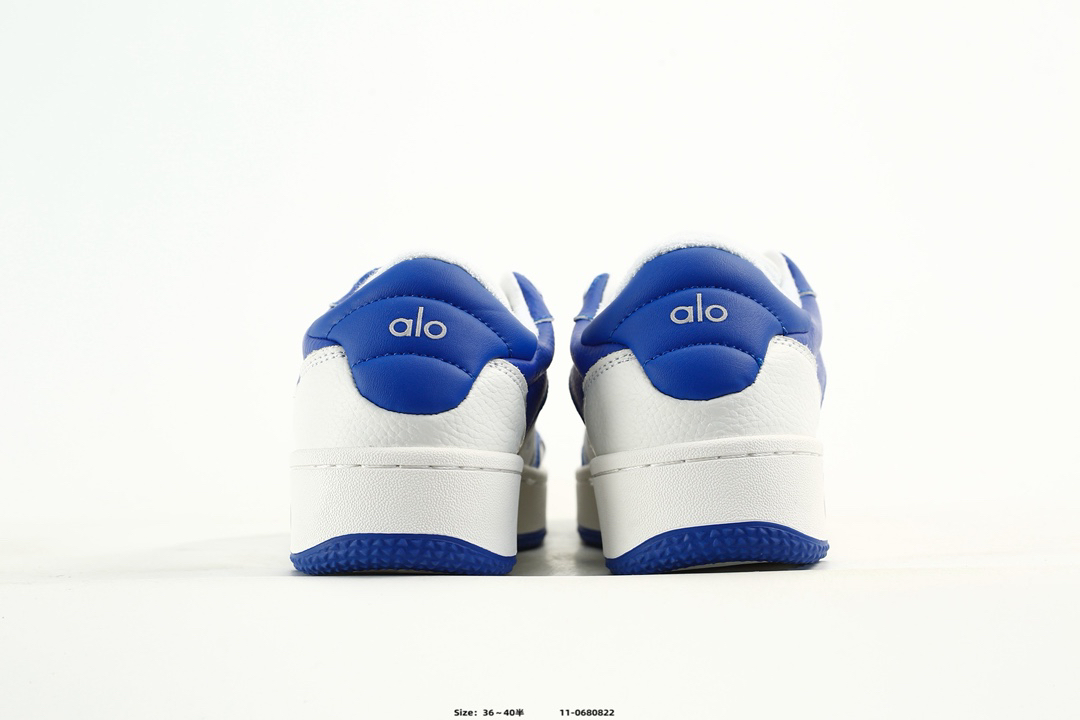 Alo Yoga Alo Runner Low-Top Sneakers Blue/White