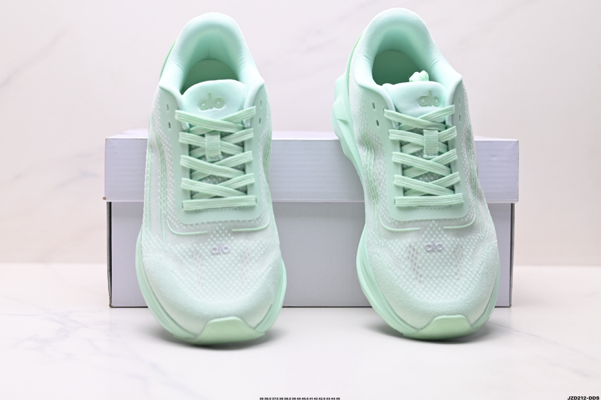 Alo Yoga Alo Runner Sneakers Mint Green