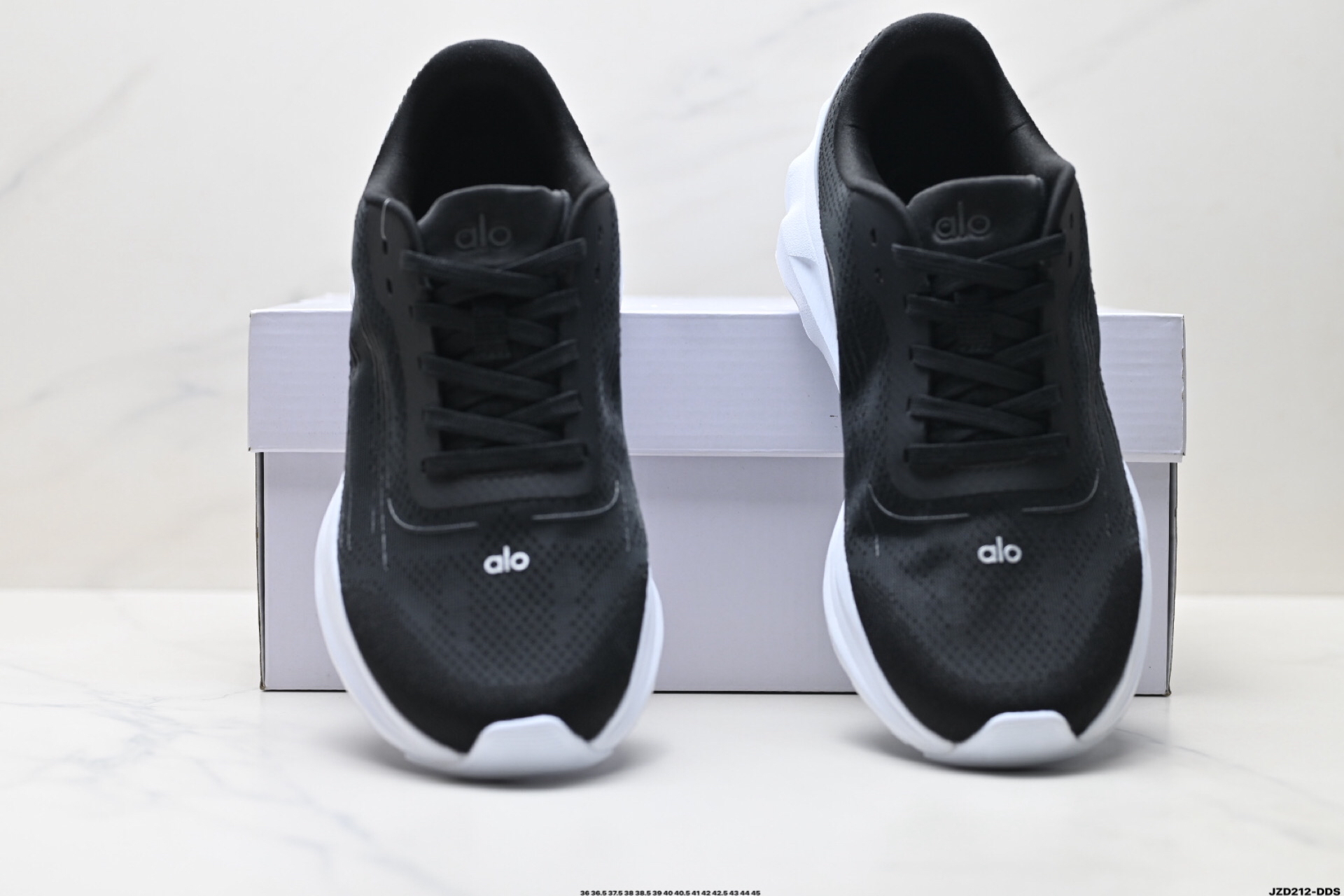 Alo Yoga Alo Runner Breathable Running Shoes Black/White