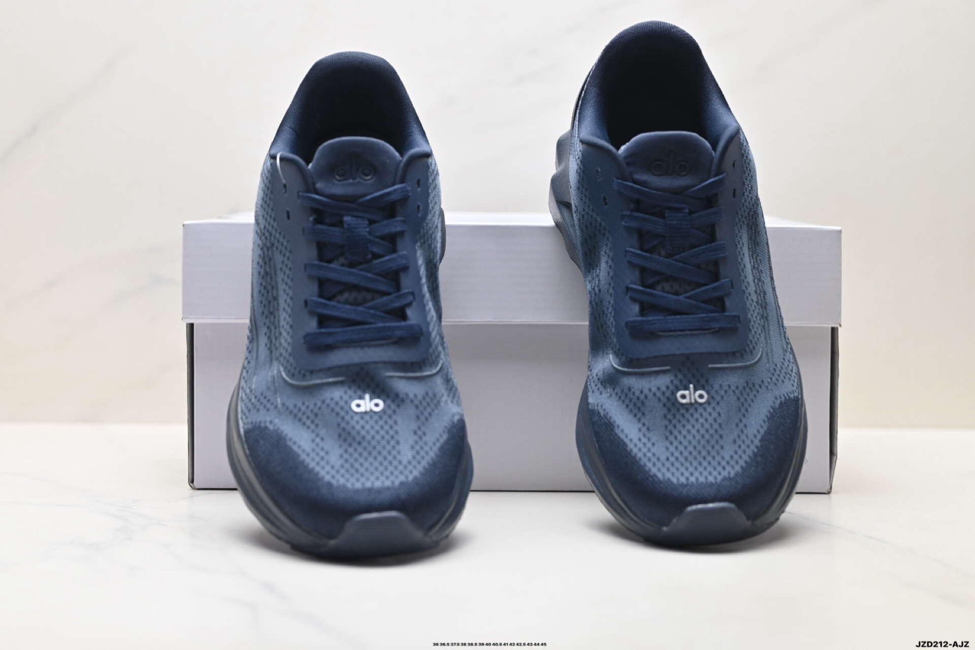 Alo Yoga Alo Runner Mesh Sneakers Navy