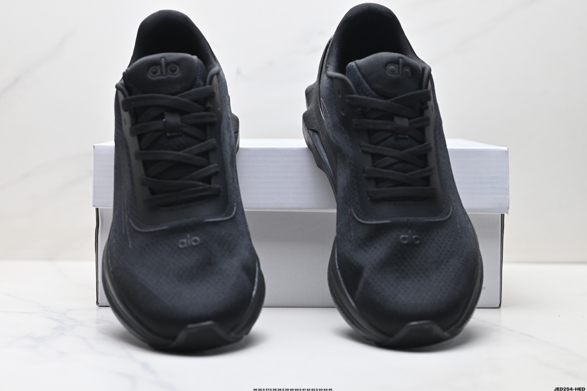 Alo Yoga Runner Low-Top Shoes Black