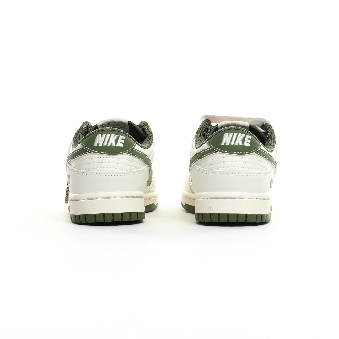 Nike SB Dunk Low Supreme Olive