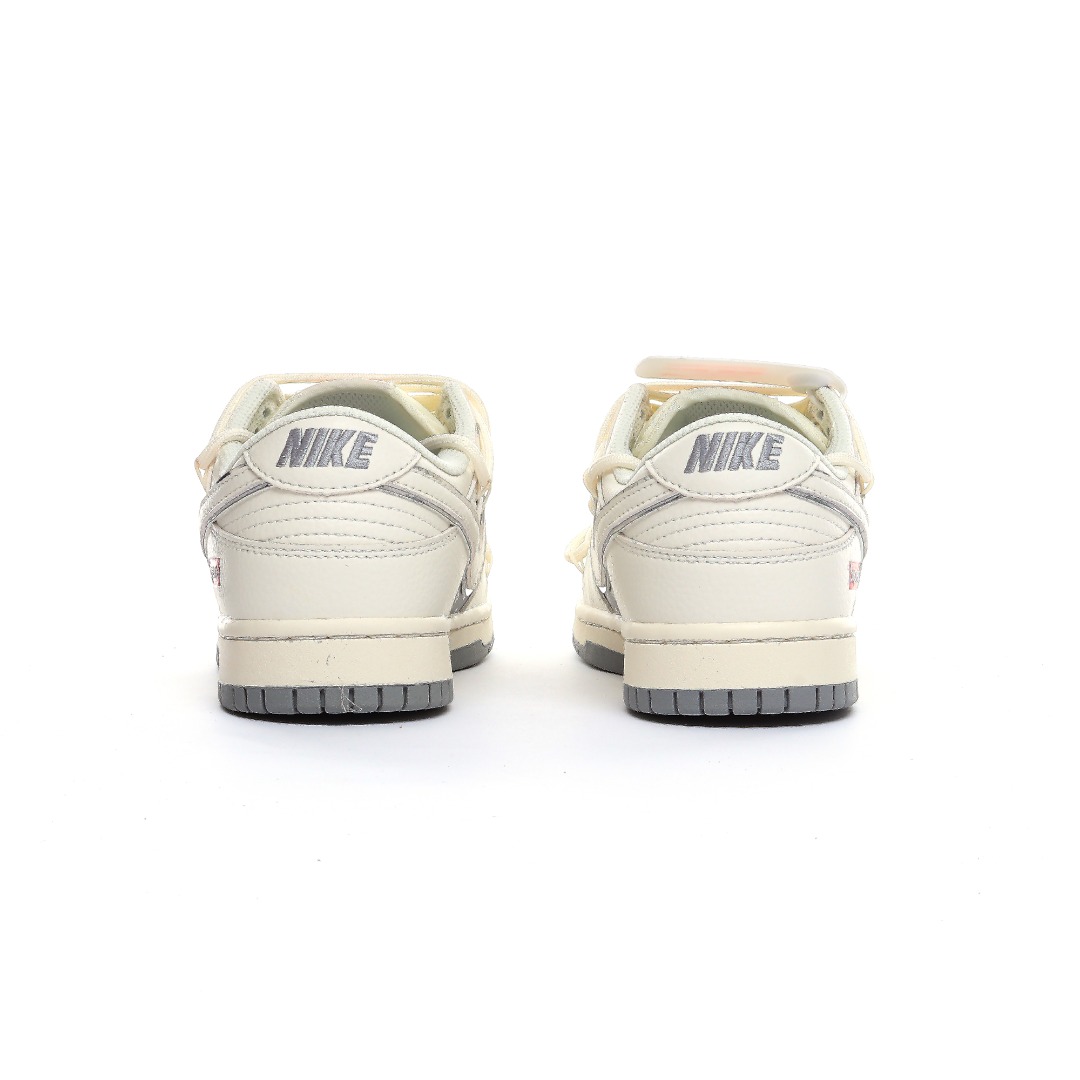 Nike SB Dunk Low Supreme Collab Sneakers Grey