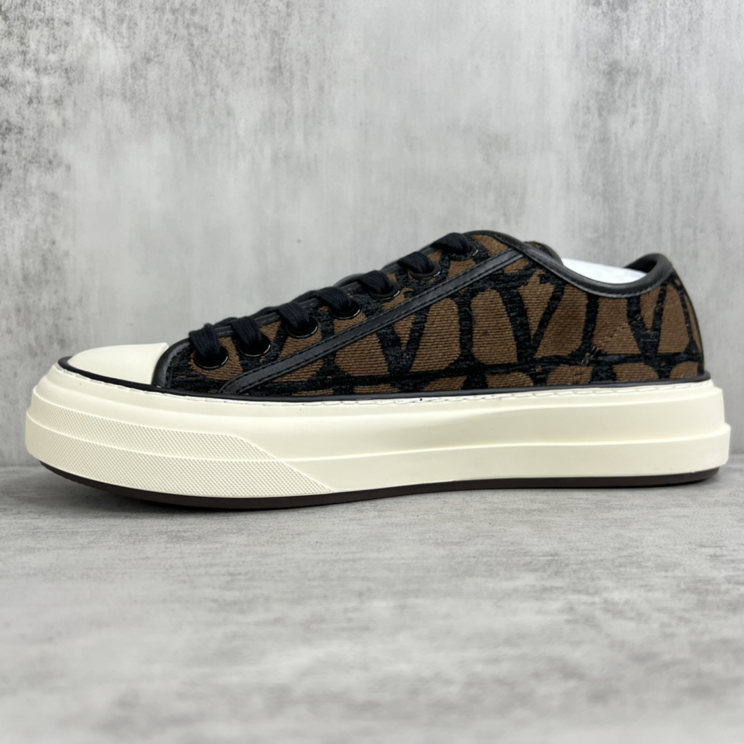 Valentino Garavani V Logo Low-Top Sneakers Brown