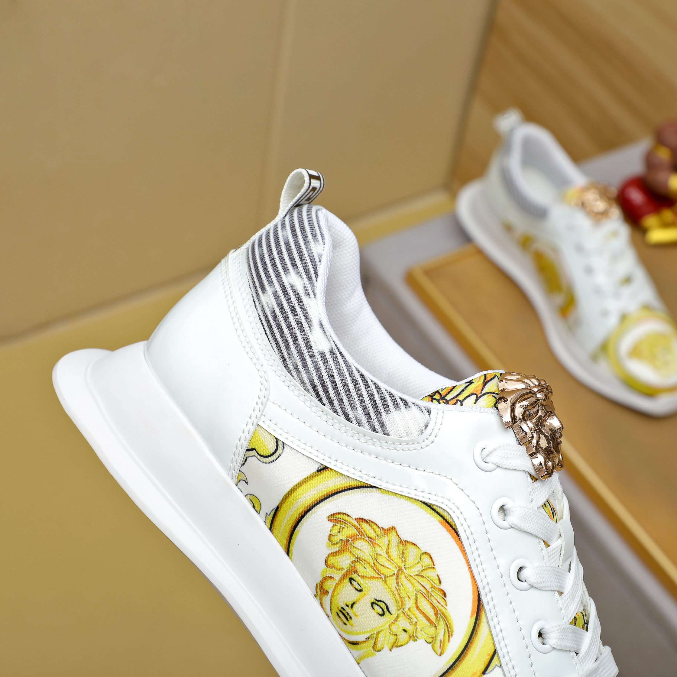Versace Medusa Graphic Low-Top Sneakers White/Gold