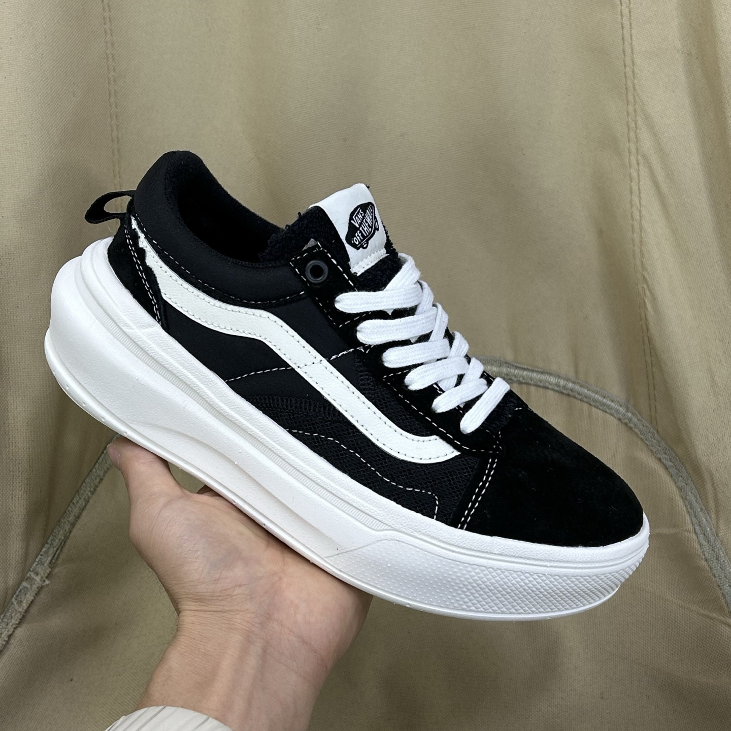 Vans Old Skool Overt ComfyCush Sneakers Black/White