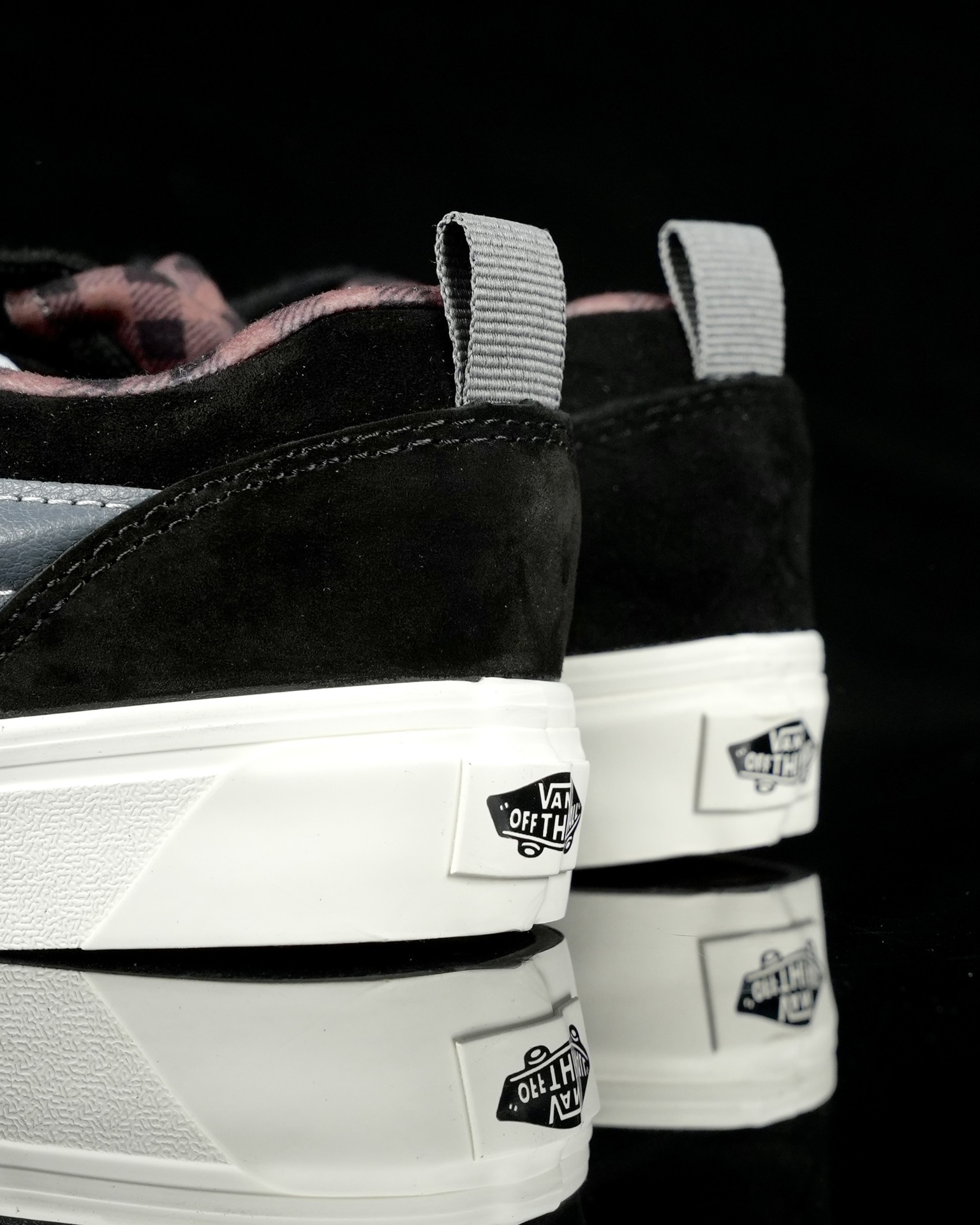 Vans Knu Skool Low Suede Sneakers Black