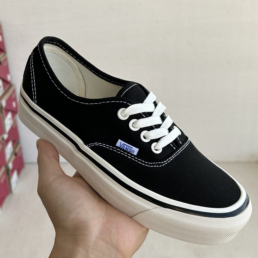 Vans Authentic 44 DX Low Skate Shoes Black